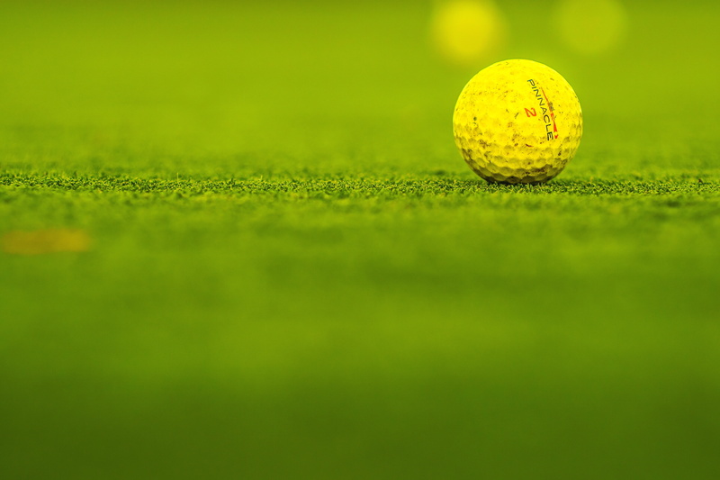activity, sports equipment, ball, no people, course, yellow, 5K, copy space, golf ball, freshness, selective focus, sport, pinnacle 2, golf course, leisure activity