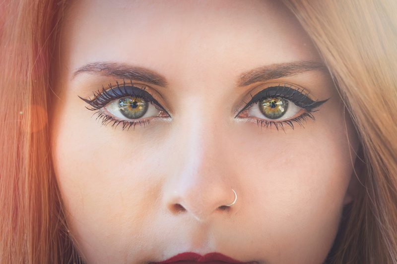 eyeliner, hairstyle, make-up, adult, eye, girl, hair, sunlight, women, sun, eyelash, 5K, happy, green, photo, photographer, front view, headshot, italy