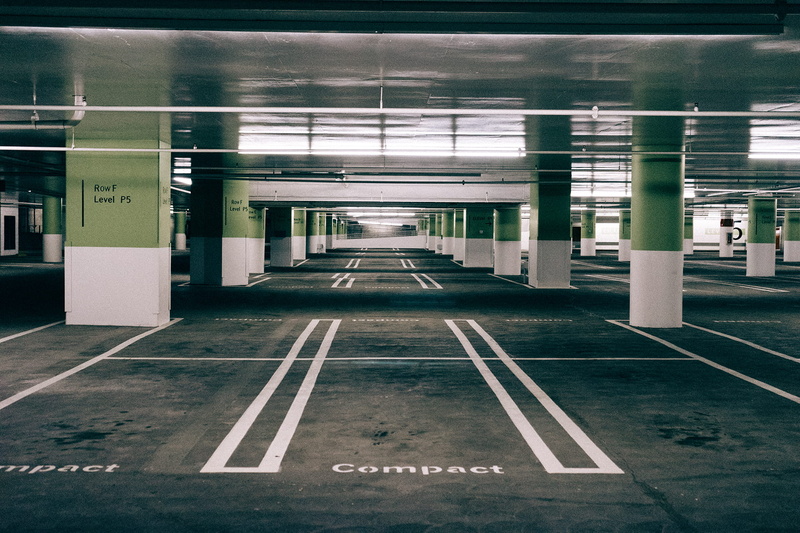 1080P, direction, interior, architectural column, lot, marking, indoors, illuminated, transportation, no people, arrow symbol, symbol, parking garage