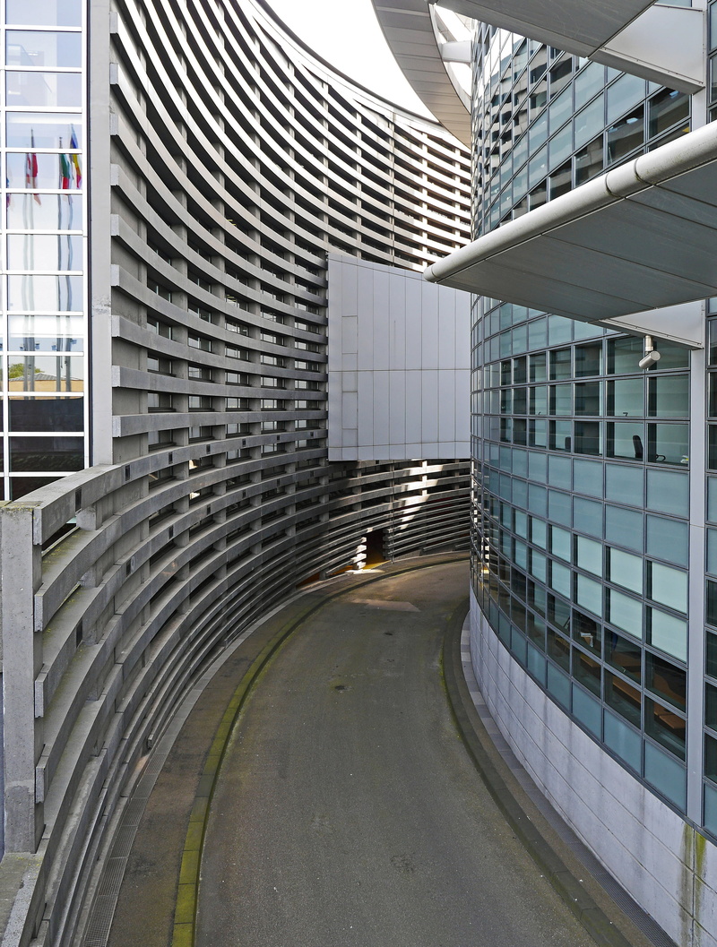 places of interest, sunlight, european union, transportation, office building exterior, indoors, street, built structure, building exterior, modern, eu