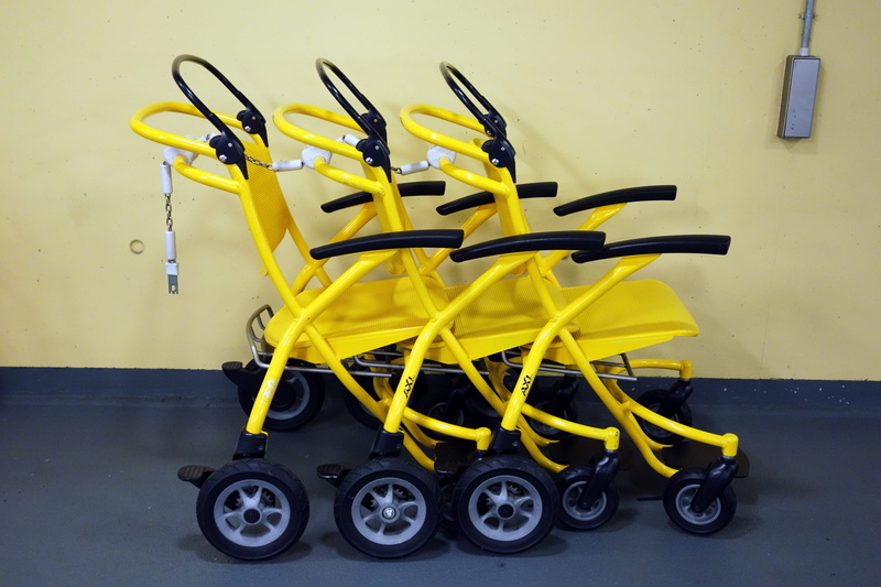 land vehicle, architecture, wheel, large group of objects, urgency, 5K, mobility, equipment, Wheelchairs, still life, no people, protection, transportation