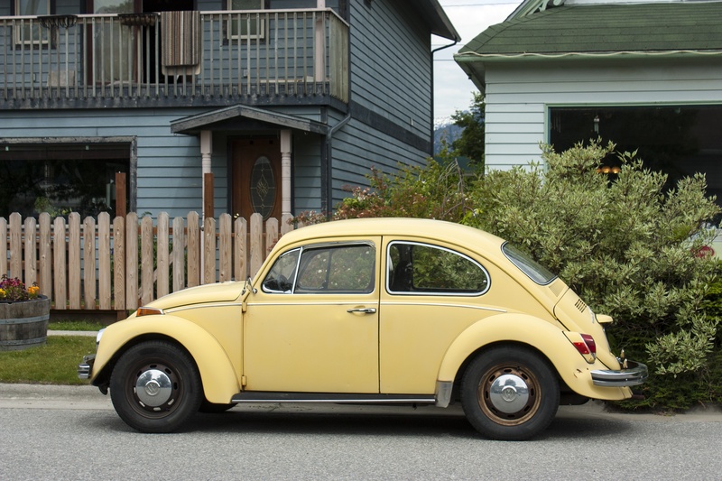 drive, mode of transportation, building exterior, car, volkswagen, wheel, bug, transport, old, antique, city, land vehicle, road, vehicle, engine, vintage