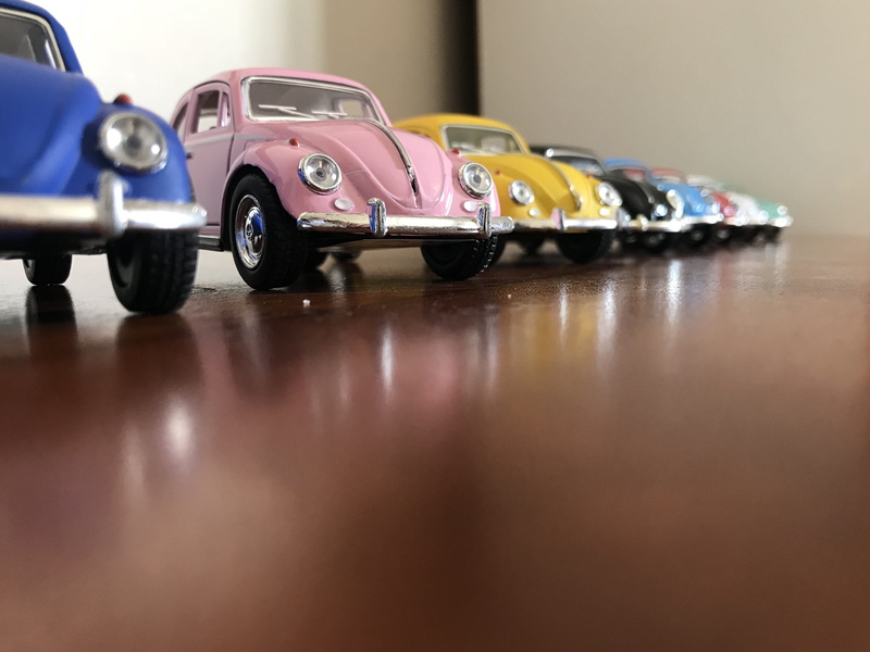reflection, multi colored, rush, land vehicle, vehicle, beetle, mode of transportation, vw, silver colored, transportation, luxury, selective focus, table