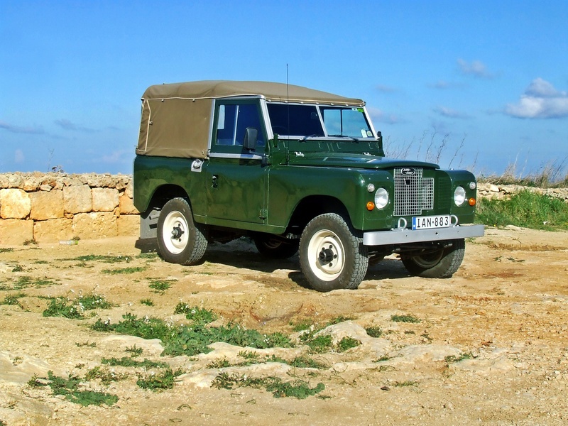 nature, road, day, off-road vehicle, field, land vehicle, stationary, blue, sunny, rover, outdoors, green, extreme, motor vehicle, land, sky, clear sky