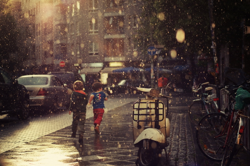 wet, blue, women, city Life, day, color Image, raindrop, nature, shirt, architecture, storm, building exterior, men, road, weather, blurred Motion, urban Scene