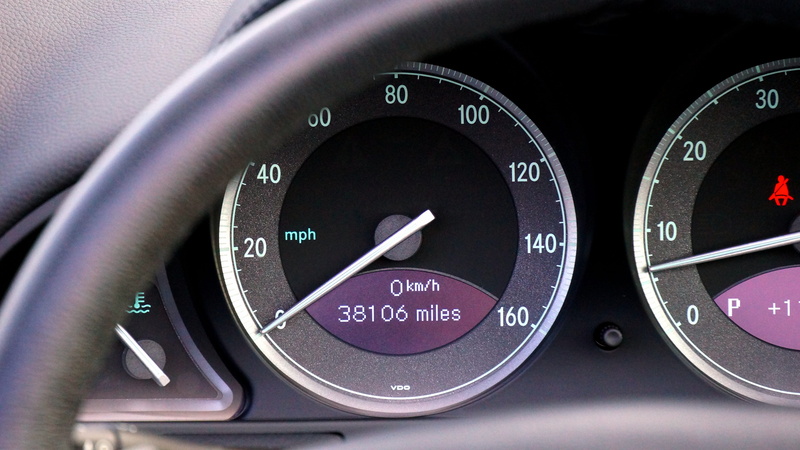 speedometer, circle, black, gauge, no people, transportation, speed, automotive, indoors, 4K, analog, motor vehicle, car interior, car, land vehicle, mode of transportation