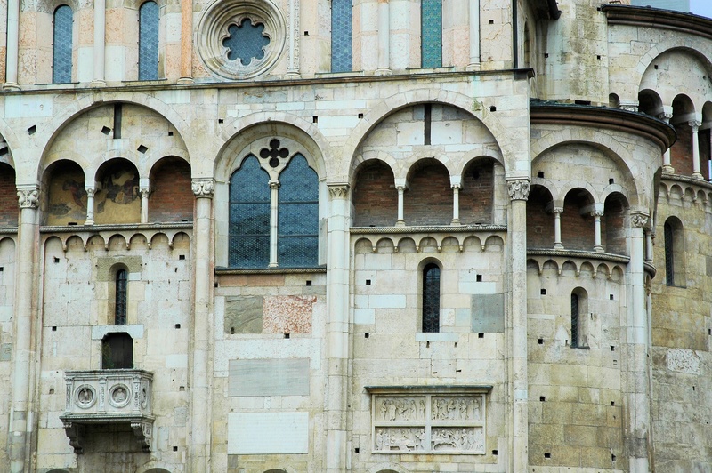 no people, religion, window, day, belief, building, arch, duomo, modena, architecture, romano, travel destinations, run-down, history, ghirlandina, the past