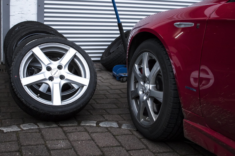 metal, tire, automobile industry, rim, luxury, travel, day, workshop, chrome, auto tires, car, environment, mature disposal, transportation, no people