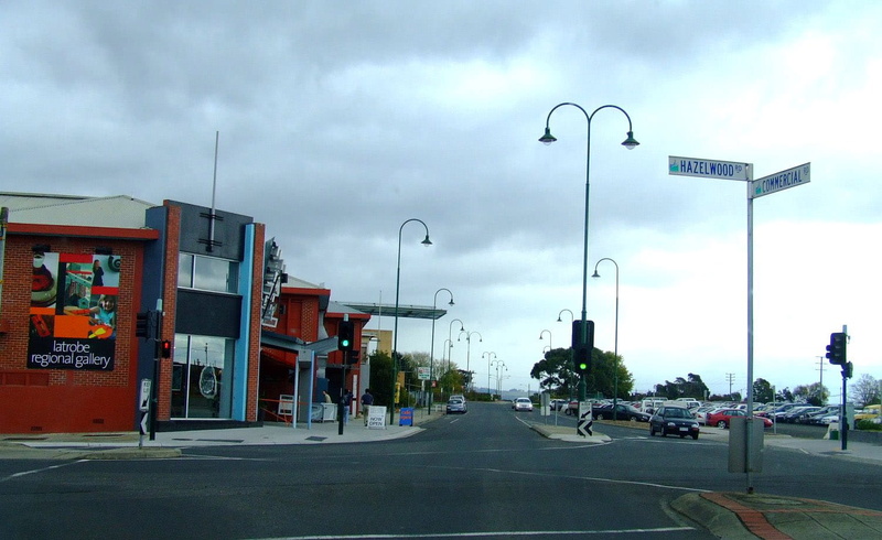 Commercial Road, Australia, Victoria, incidental people, Australia, victoria, s, town, urban Scene, photos, public domain, street light, commercial, main
