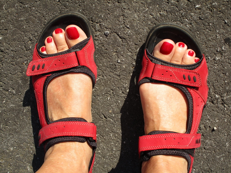 summer, maintained, human foot, nail, leisure activity, pedicure, few feet, easily, black, 5K, personal perspective, people, feet, red, real people, hiking shoes