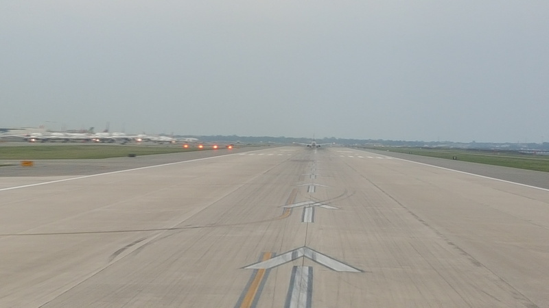 outdoors, 5K, airplane, day, road, airport terminal, no people, airport, diminishing perspective, copy space, travel, sky, leaving, air vehicle, aerospace industry