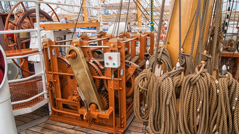 industry, large group of objects, day, Boat, deck, Cable, knot, rope, indoors, Ship, art and craft, boats, craft, retail, outdoors, architecture, Ropes