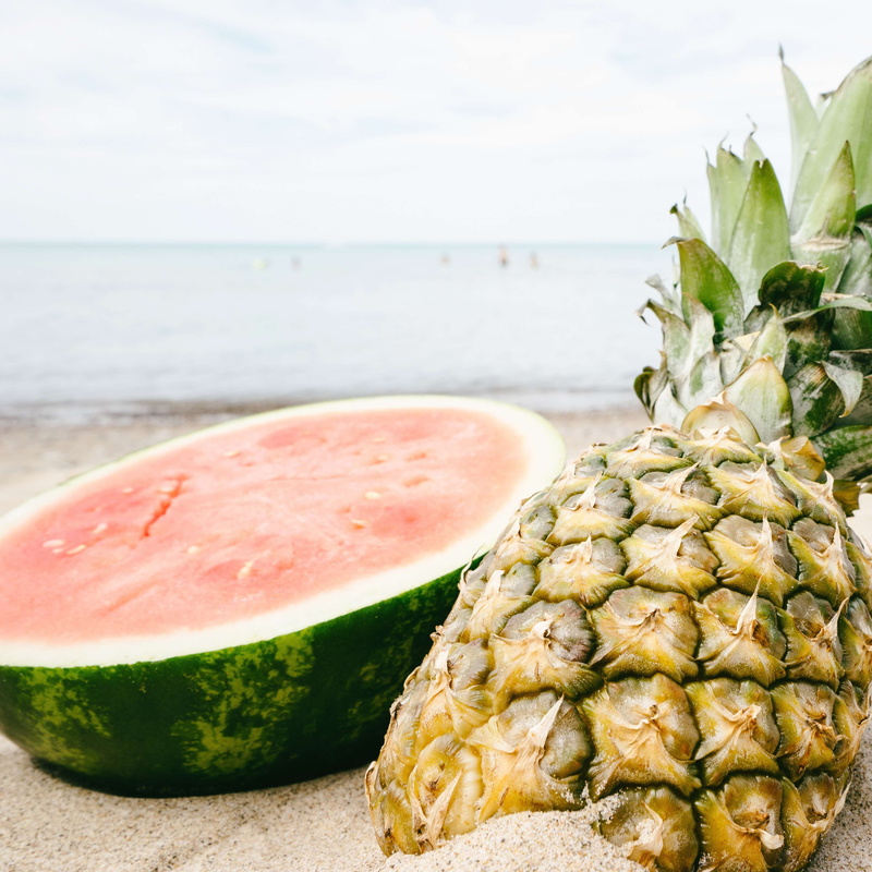 water, focus on foreground, horizon over water, slice, delicious, nature, food, food and drink, exotic, fresh, summer, refreshment, swimming, juicy, blur
