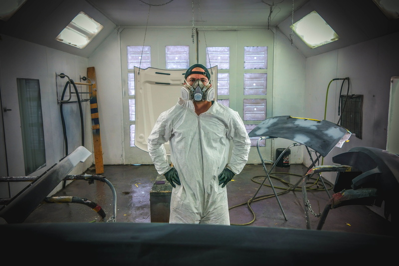 indoors, bumper, worker, Booth, protective mask - workwear, surgical mask, garage, 5K, skill, standing, protection, environment, public domain images