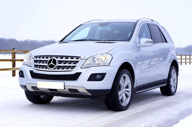 side view, cold temperature, tire, silver, transport, motor, style, luxury, car, snow, drive, benz, mercedes, performance, parking, 1080P, focus on foreground