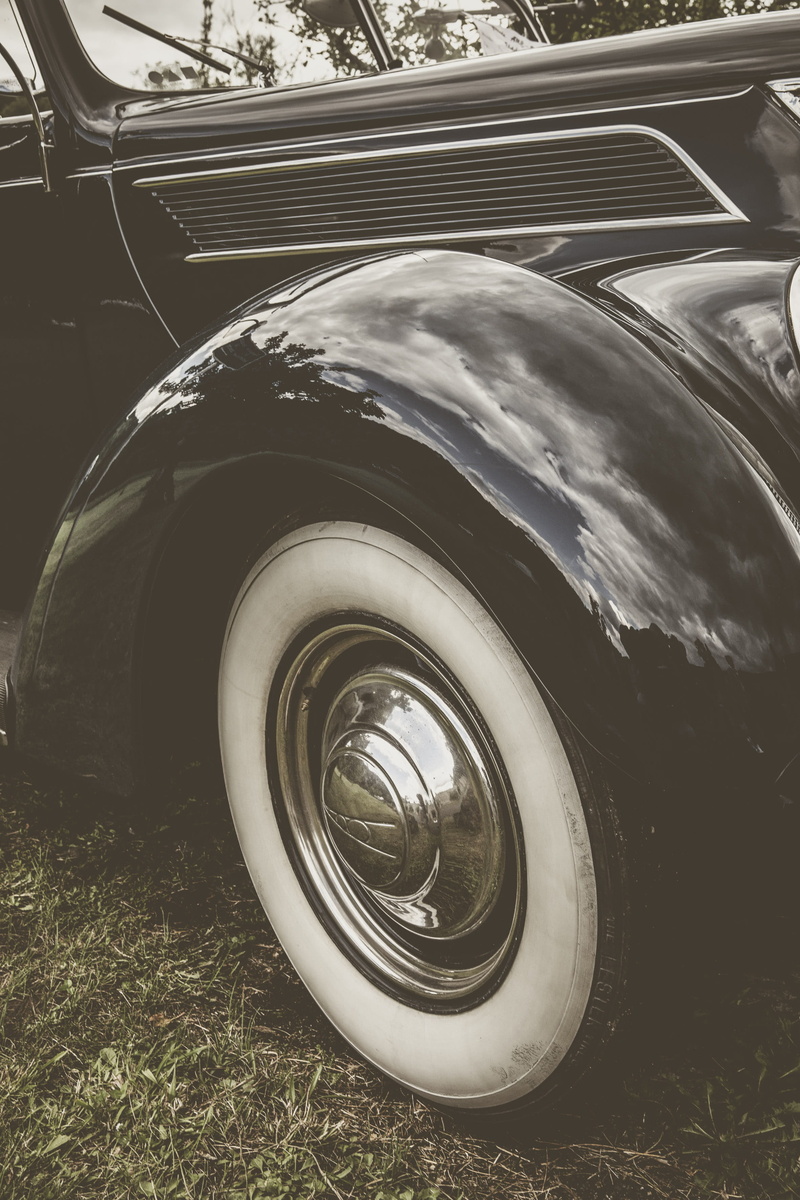 engine, display, car wheel, vehicle, 2K, screen, motor, field, silver colored, wheel, machine, electronics, mode of transportation, outdoors, lcd screen
