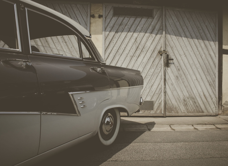 mode of transportation, parked, day, architecture, display, car mirror, hubcap, tire, land vehicle, headlight, wheel, 2K, machine, no people, alloy wheel