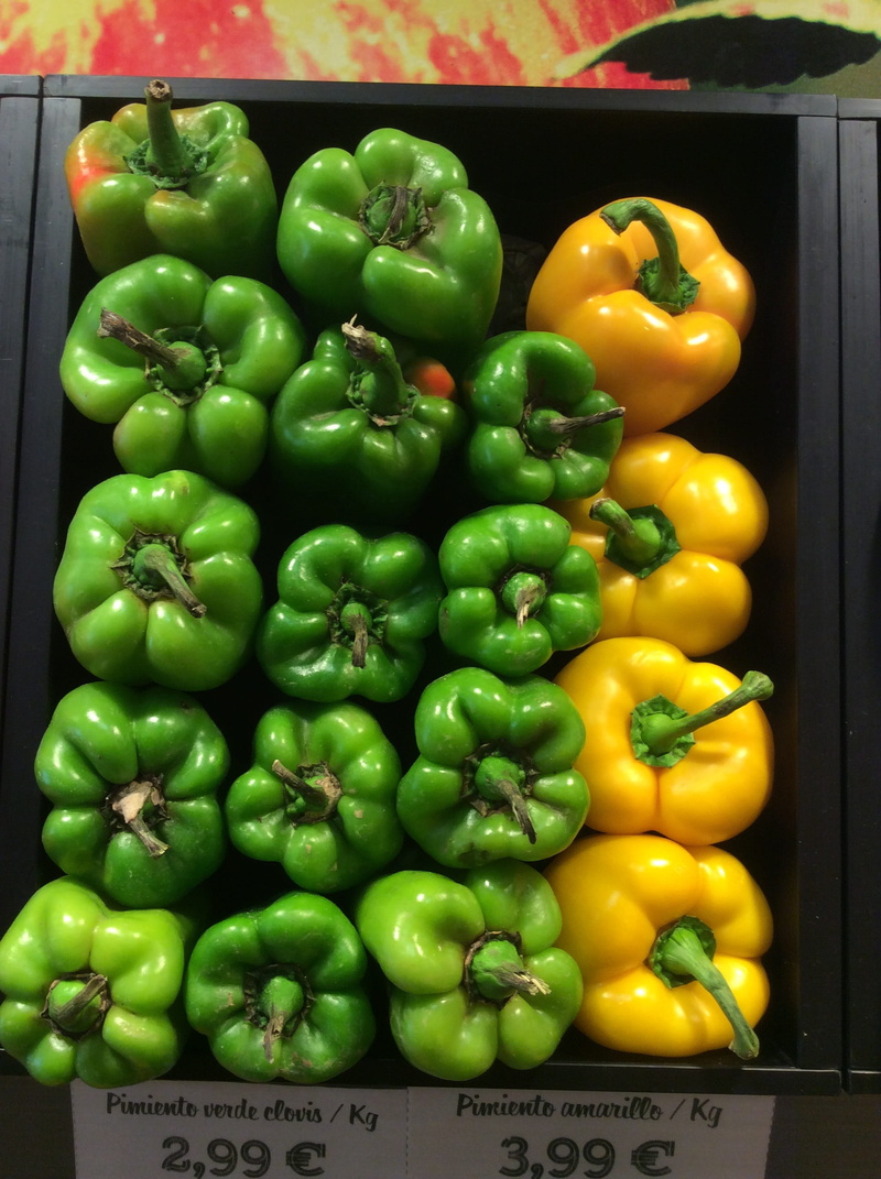 colors, abundance, for sale, food and drink, large group of objects, 2K, pepper, green color, yellow, fractions, red bell pepper, freshness, market stall