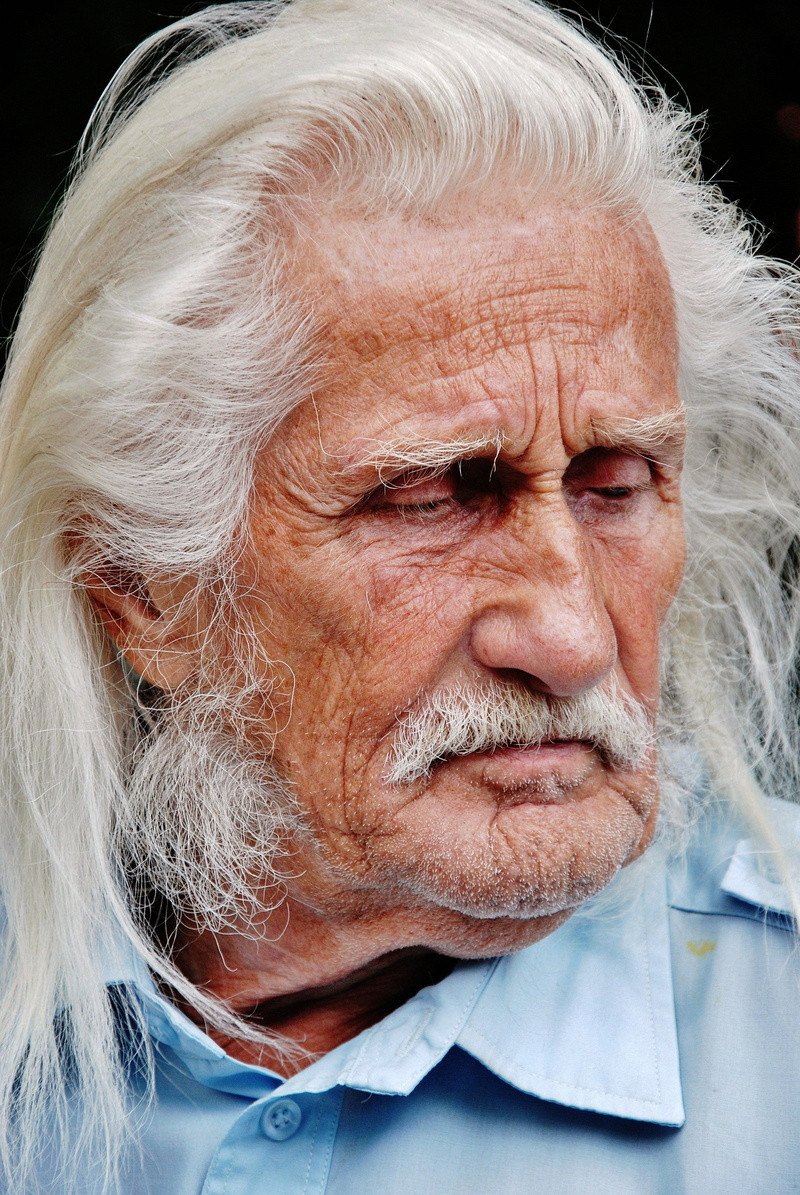 depression - sadness, long hair, men, front view, wrinkled, white hair, hopelessness, elder, human face, senior, one person, elderly man, indoors, wearing