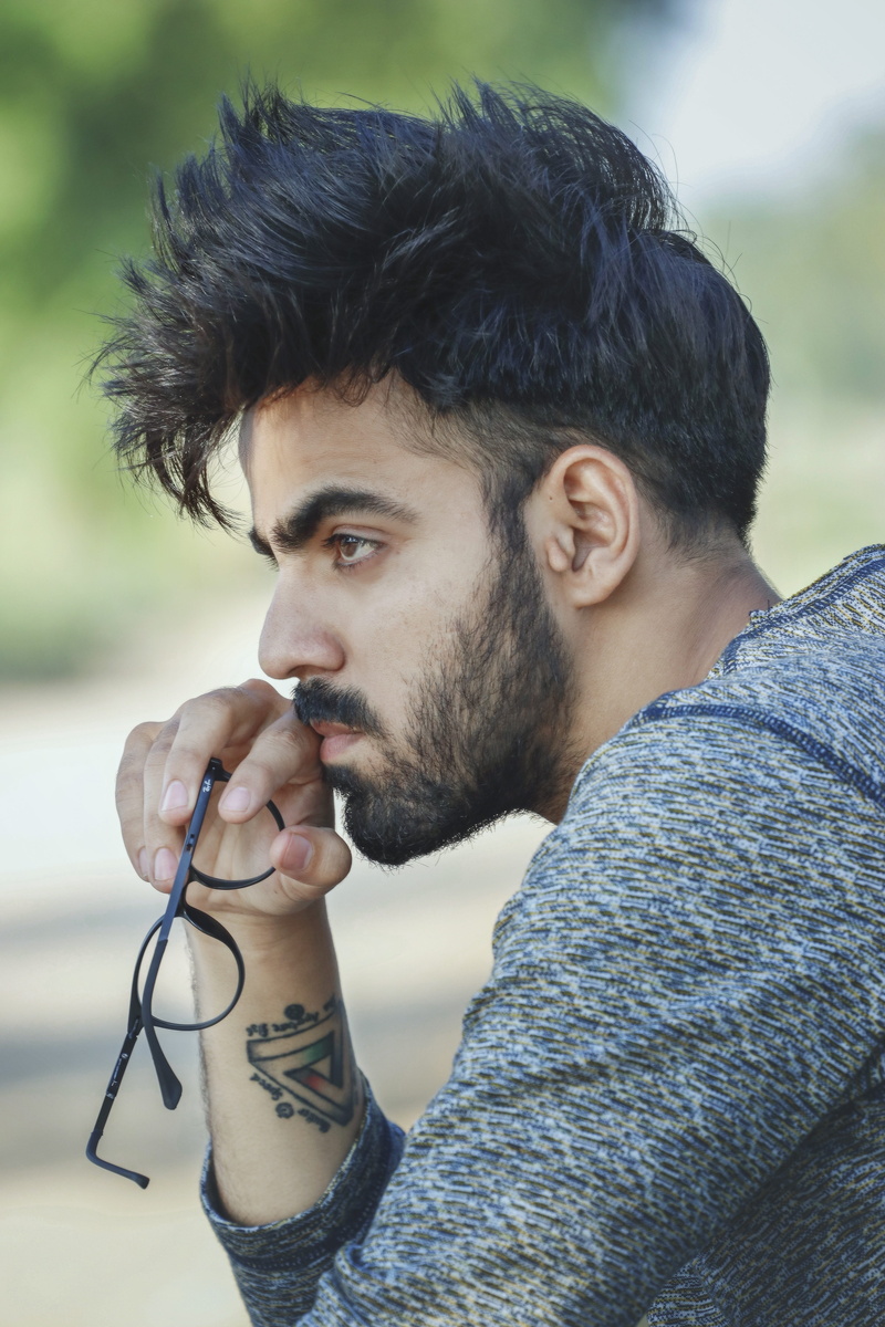 positive, male, beard, smart, leisure activity, 5K, real people, black hair, one person, only men, model, eye, lifestyle, person, adult, casual clothing