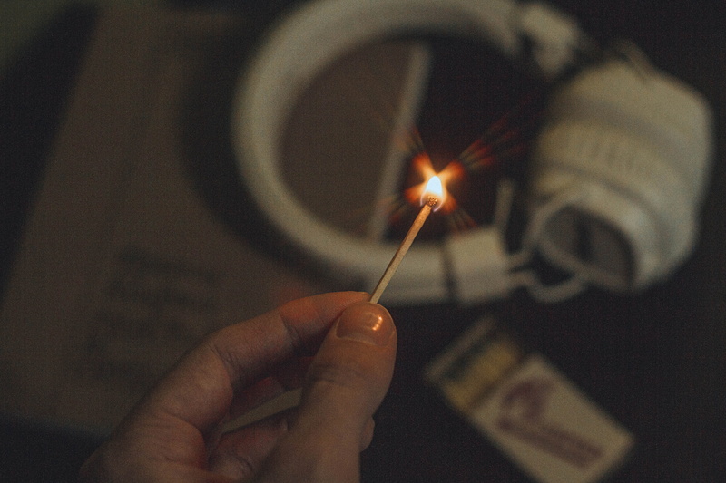 lifestyles, 5K, flame, matchstick, indoors, fire, fire - natural phenomenon, hand, burning, human finger, body part, focus, one person, human body part