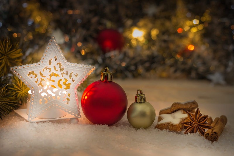 focus on foreground, ornate, gift, advent, red, tree, christmas, gold colored, no people, still life, mood, 5K, celebration, star, light, cinnamon stick