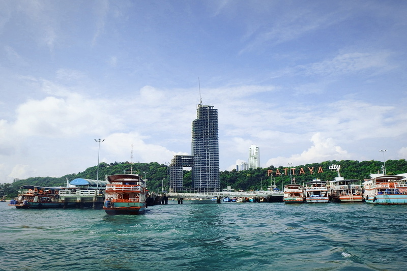 nautical vessel, sea, pattaya, travel, cloud - sky, built structure, outdoors, water, 1080P, boat, passenger craft, building exterior, waterfront, beach