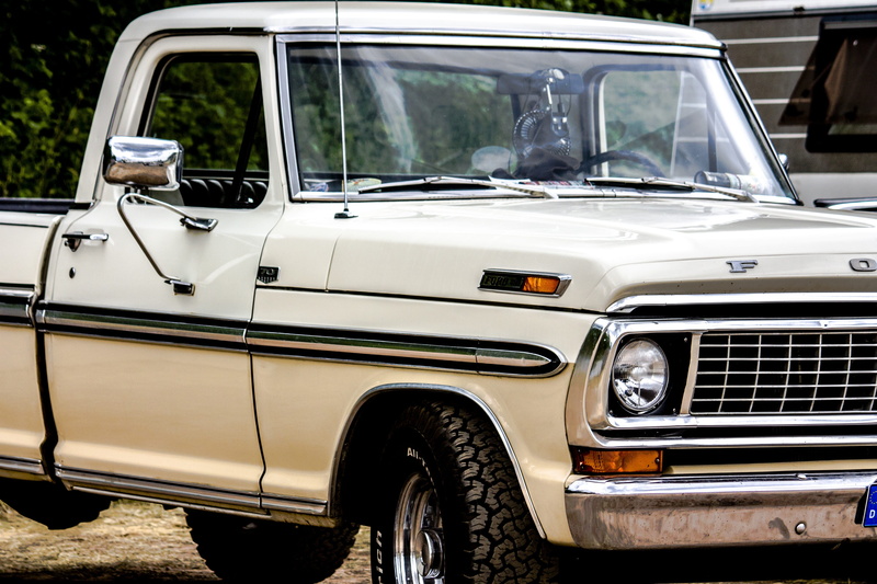 spotlight, old car, hood, vehicle, retro, outdoors, day, chrome, classic, oldtimer, style, exhibition, rarity, stationary, auto, main-image, traffic, truck