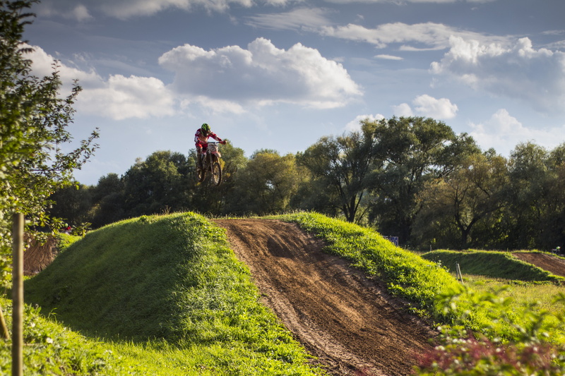 speed, racing, sport, field, riding, motorcycle, motorsport, outdoors, beauty in nature, 5K, enduro, race, day, race track, tranquility, growth, sky, motorcycle sport