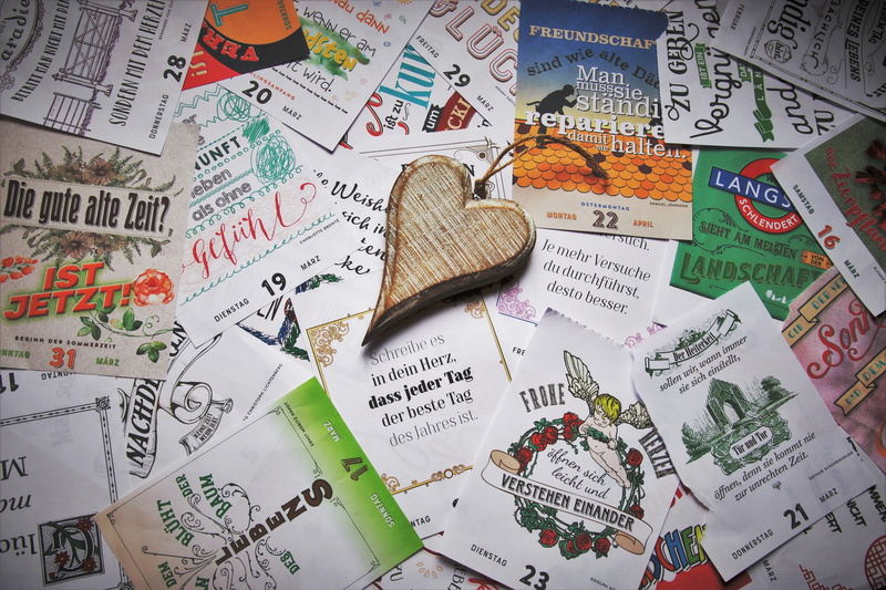 broken, paper, to remind, non-western script, business, to read, representation, note, high angle view, communication, human representation, calendar, text