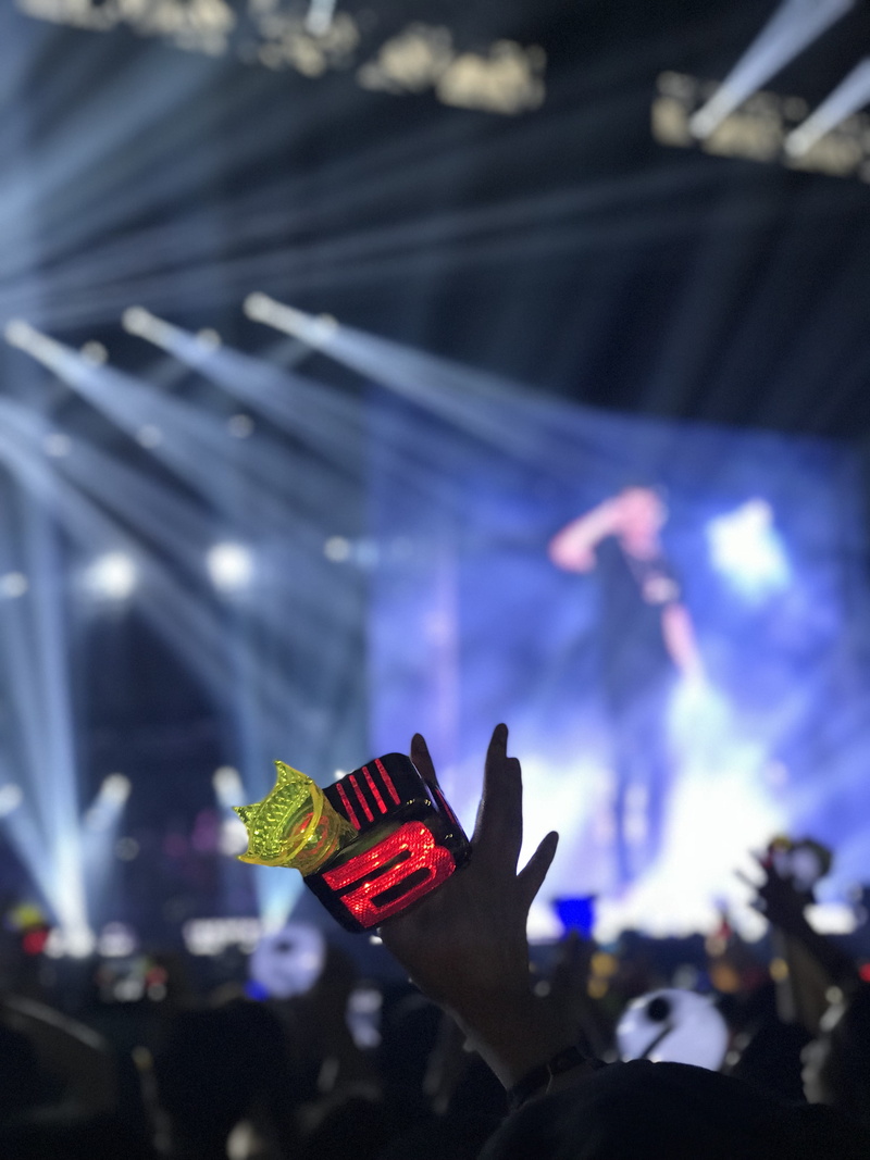 electronics, hand, building, nightlife, crowd, human hand, human, city, urban, black, stage light, arms raised, high rise, crocus, illuminated, 4K, event