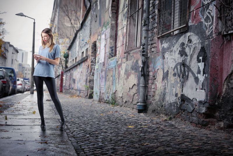 lifestyles, jeans, adults Only, one Person, street, people, girl, city, hair, standing, outfit, day, black, adult, autumn, leisure activity, building exterior