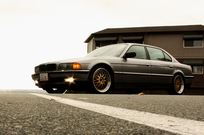 motor vehicle, sign, drives, street, motion, transportation, nature, land vehicle, E38, gray, architecture, e, retro styled, bmw 740, day, Beha