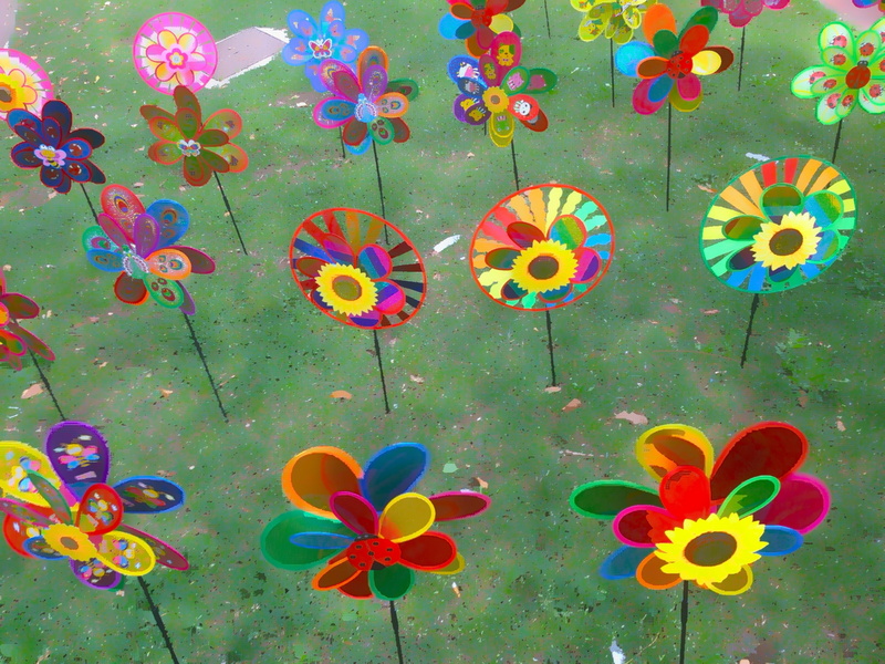 circle, flowers, outdoors, pinwheel toy, nature, game, fantasia, colors, close-up, pattern, day, child, wall - building feature, creativity, naif, art and craft