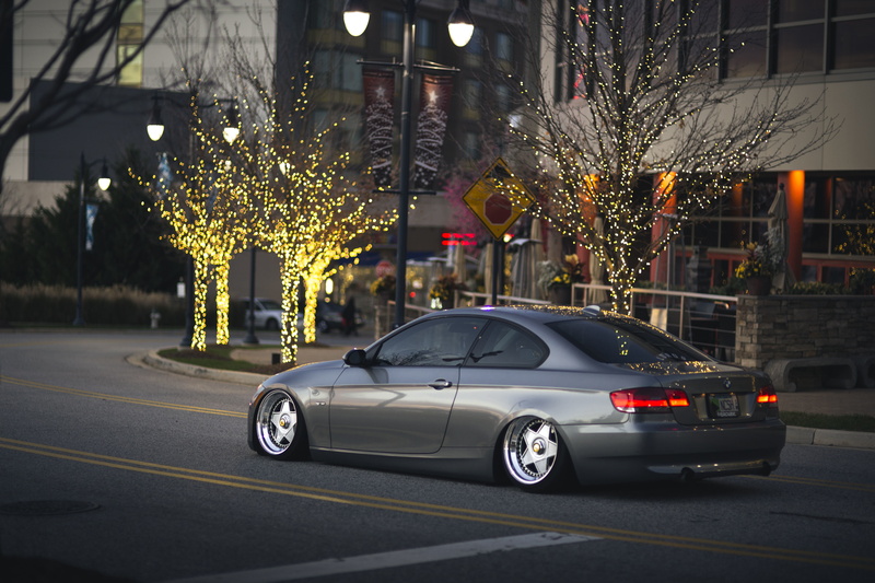 tail lights, trees, street, 335i, cars, signs, 5K, side, back, Christmas, branch, lampposts, wheel, BMW