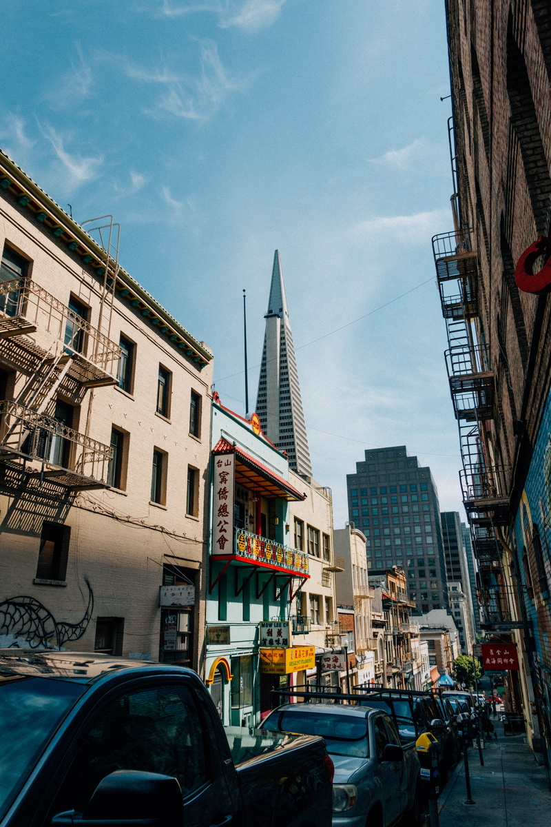 outdoors, cloud - sky, travel, skyscraper, cityscape, buildings, transamerica, spire, walking, tower, multicultural, built structure, nature, city life