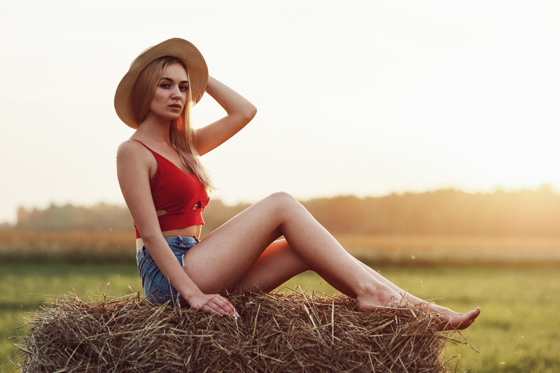 720P, jean shorts, haystacks, red tops, blonde, Evgenij Frolov, women, sun hats, looking at viewer, brown eyes, legs