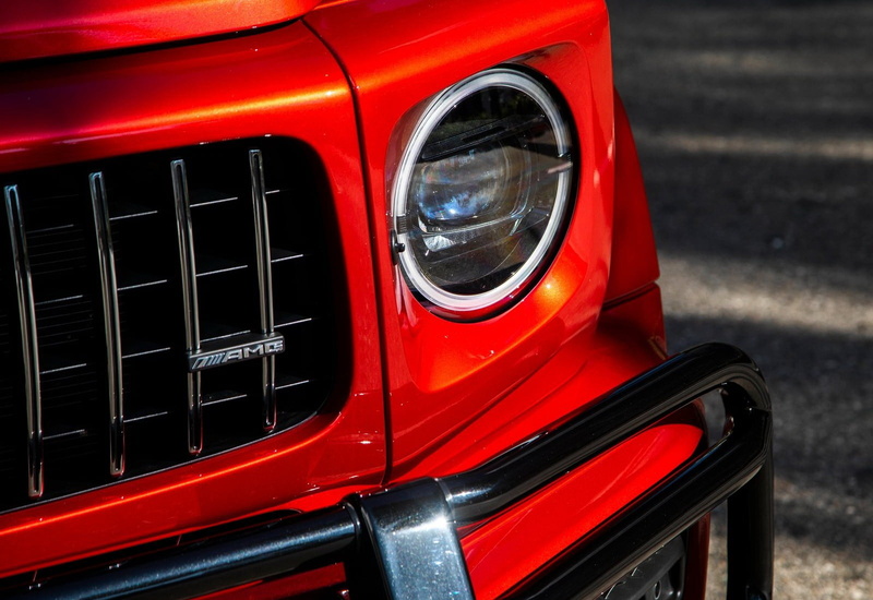 retro styled, 720P, g63, outdoors, headlight, silver colored, reflection, motor vehicle, day, city, black color, street, chrome, car, wheel, mercedes-benz