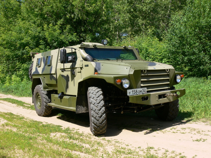 weapon, tree, day, armed Forces, sports utility vehicle, armored car, old, power, war, all - Laundry Detergent, sunlight, shadow, wheel, green, wolf, Russia