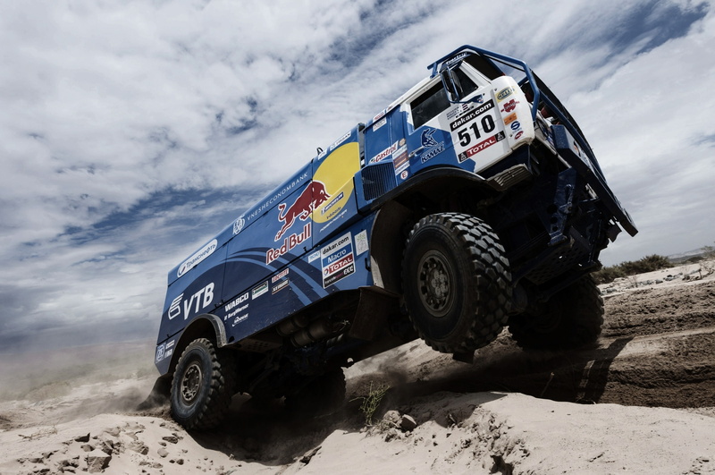 mud, 2K, competition, day, military, drive, street, motor vehicle, sunlight, 4wd, dust, travel, outdoors, stationary, war, 4x4, white, Clouds, tire, Red Bull