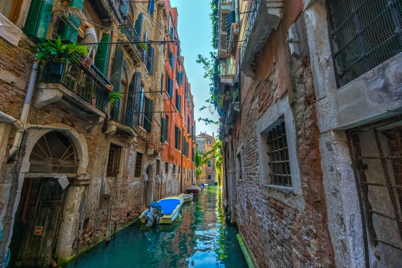 day, waterfront, building exterior, town, ancient, narrow, wall, white, urban, residential district, 5K, plants, transportation, old, no people, nautical vessel