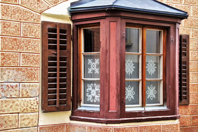 outdoors, appearance, okiennica, wall of the house, house, entrance, building, glass - material, built structure, superstructure, old, wooden, peak, residential district