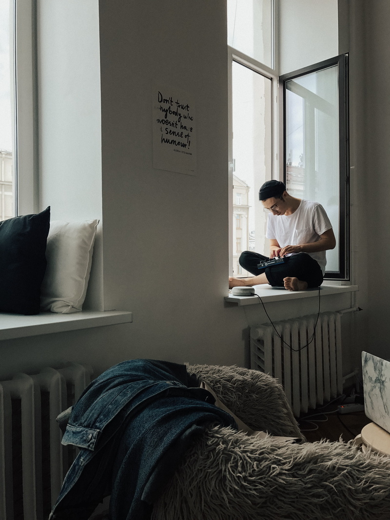 mobile phone, connection, casual clothing, wireless technology, relaxation, pillows, males, computer, sitting, wear, furniture, beside, text messaging