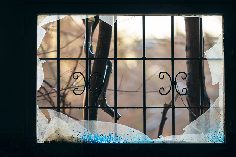 building, steel, nature, shape, junk, thief, steal, 4K, trashed, broke, architecture, glass, empty, transparent, crime, built structure, industry, danger