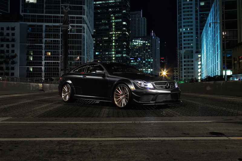 mode of transportation, no people, 1080P, city life, AMG, C-Class, Mercedes-Benz, skyscraper, built structure, outdoors, the city, C63, building exterior