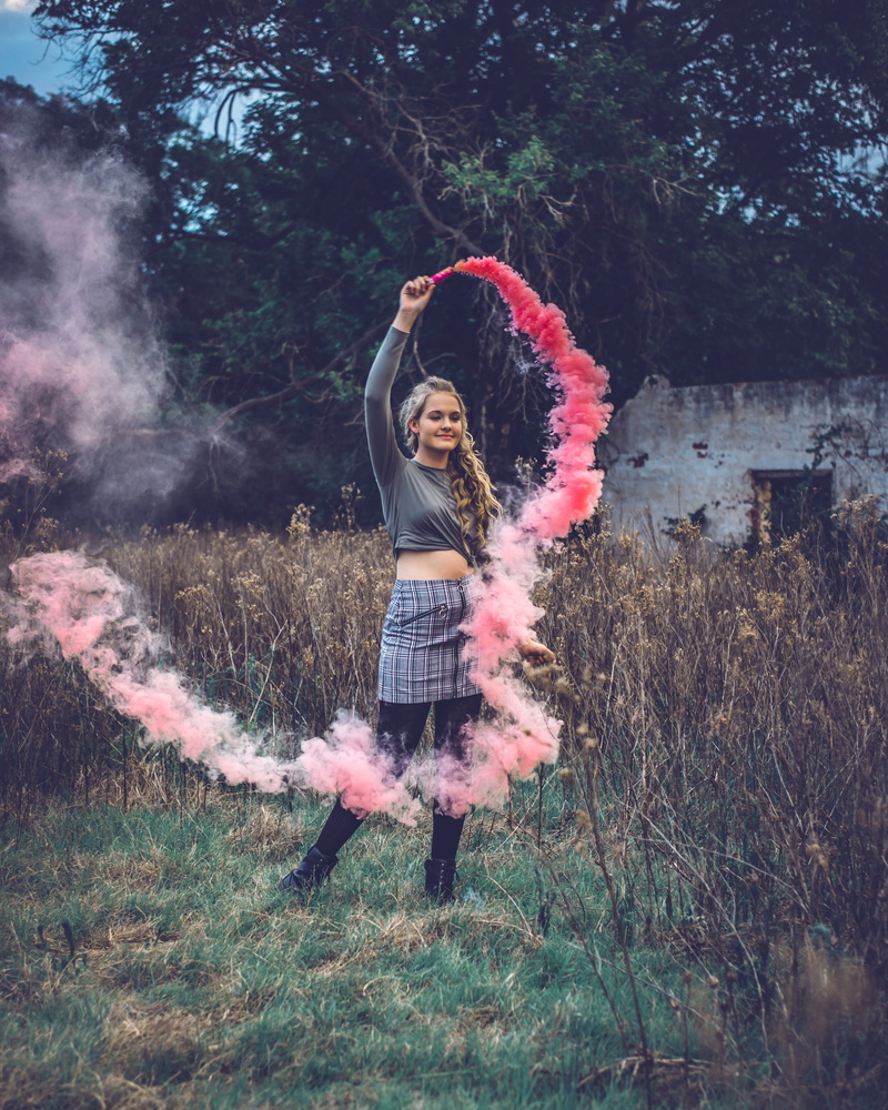holding, field, young adult, leisure activity, casual clothing, wear, hairstyle, 5K, woman, real people, fashion, nature, young women, pink, bomb, women