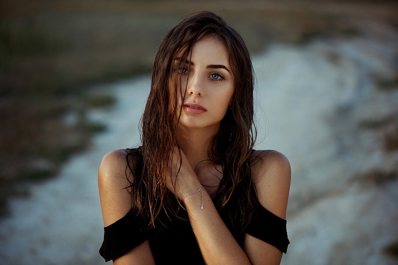 Ann Nevreva, front view, focus on foreground, bare shoulders, contemplation, long hair, wet hair, women, leisure activity, Natalya, face, real people, young women