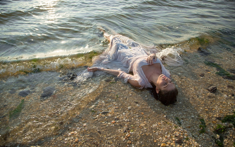 women, full length, wet body, beach, real people, women outdoors, leisure activity, young adult, 2K, high angle view, sea, water, rock, lying down, hairstyle