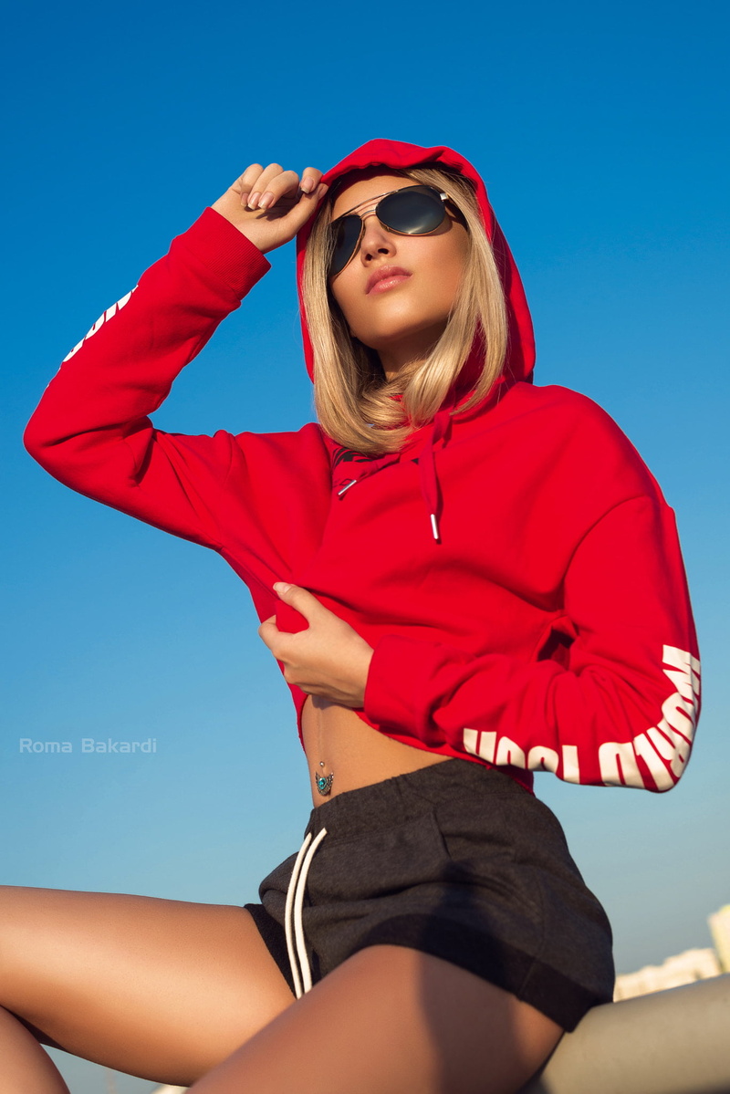 beautiful woman, women with shades, Roma Bakardi, portrait, human body part, human hair, adult, sunglasses, fashion, hand, hair, model, red, beauty, 1080P