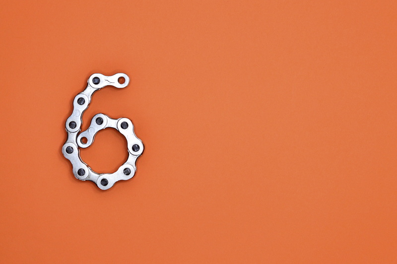 positive emotion, reflection, digit, studio shot, link, close-up, single object, protection, bright, emotion, metal, string, bicycle, copy space, silver colored